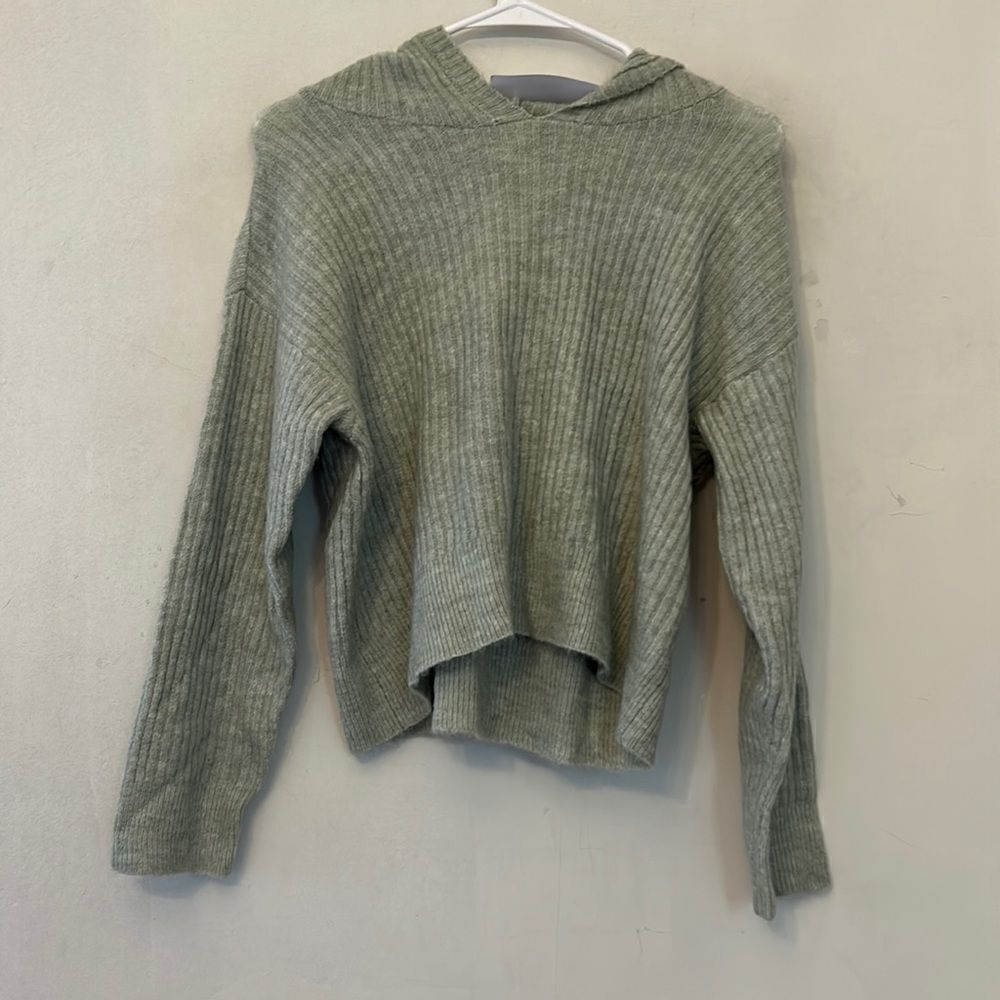 Chloe + Cyrus girls sage green hooded long sleeve sweater Size L New